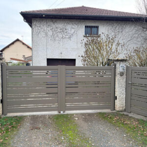 Portail à Boisset-les-Montrond
